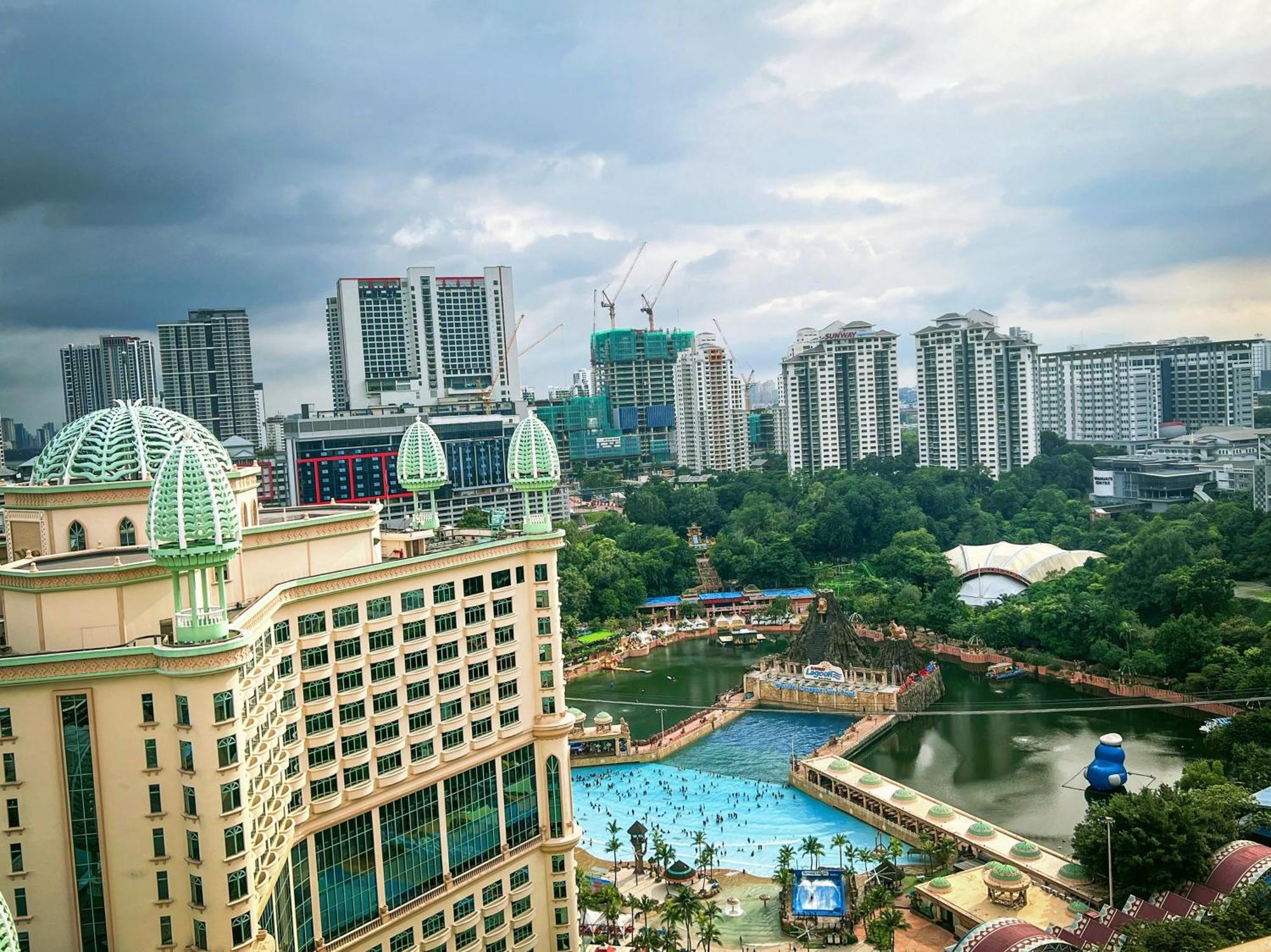 Resort Suites At Bandar Sunway Petaling Jaya Exterior photo